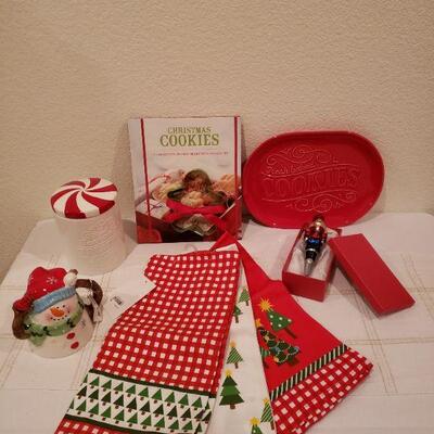 Lot 444: NEW Kitchen Holiday Cheer Lot