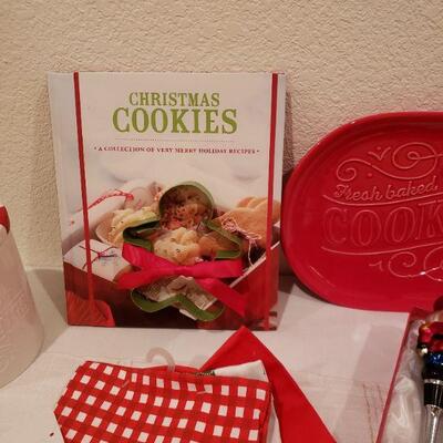Lot 444: NEW Kitchen Holiday Cheer Lot