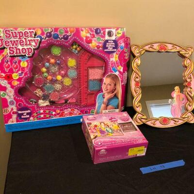 Lot 43 - Disney Princess Mirror, Puzzle and Jewelry Crafts