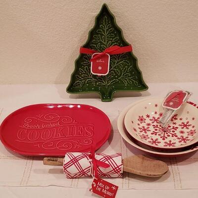 Lot 448: NEW Holiday Kitchen Cheer Lot