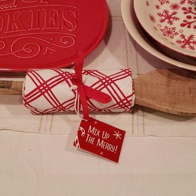 Lot 448: NEW Holiday Kitchen Cheer Lot