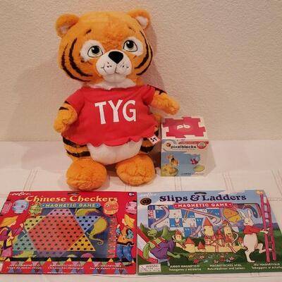 Lot 449: NEW Child's Gift Lot 