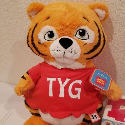 Lot 449: NEW Child's Gift Lot 