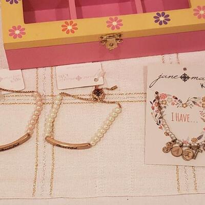 Lot 452: NEW Little Girl Gift Lot 