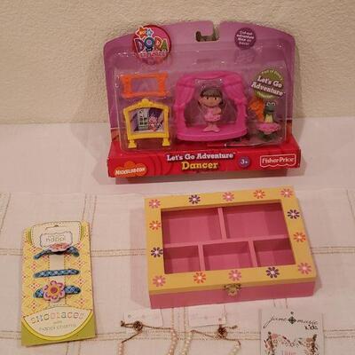 Lot 452: NEW Little Girl Gift Lot 