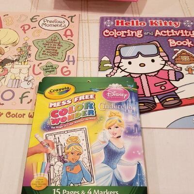 Lot 454: NEW Child's Gift Lot 