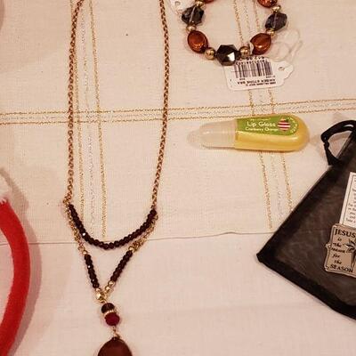 Lot 456:  NEW Gift Lot 