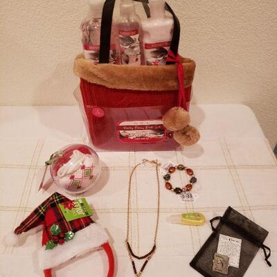 Lot 456:  NEW Gift Lot 