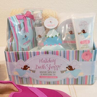 Lot 462:  NEW Ladies Gift Lot