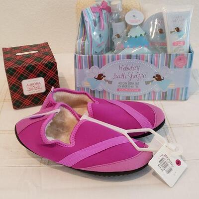 Lot 462:  NEW Ladies Gift Lot