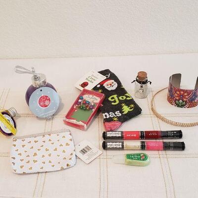 Lot 465:  NEW Gift Lot