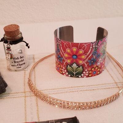 Lot 465:  NEW Gift Lot
