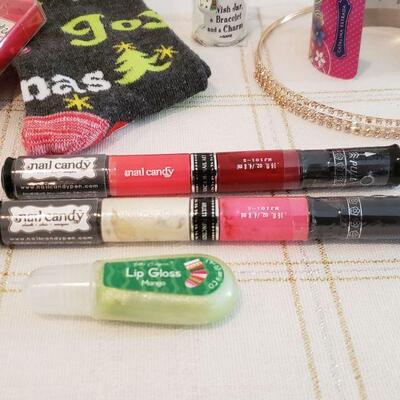 Lot 465:  NEW Gift Lot