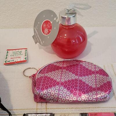 Lot 469: New Gift Lot