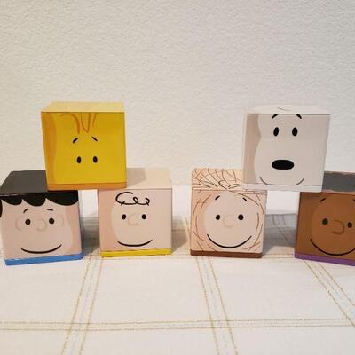 Lot 470: NEW Charlie Brown and Gang Cubeez