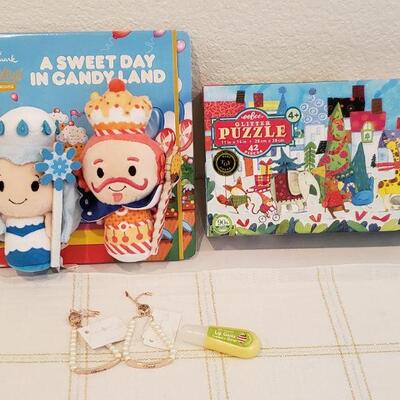 Lot 471: NEW Gift Lot