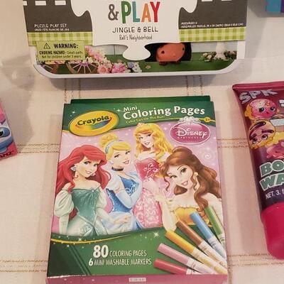 Lot 472: NEW Gift Lot 
