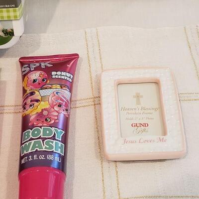 Lot 472: NEW Gift Lot 