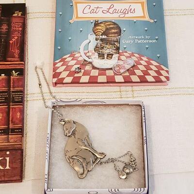 Lot 473: NEW Cat Enthusiast Gift Lot