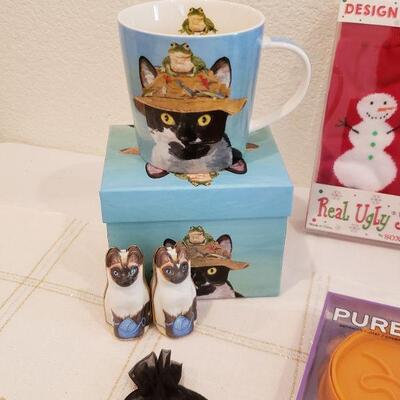 Lot 475: New Gift Lot