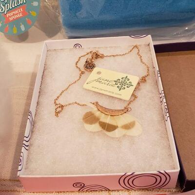 Lot 479: NEW Gift Lot