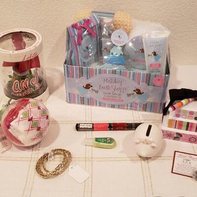 Lot 482: NEW Gift Lot
