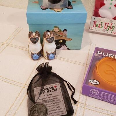 Lot 476: NEW Cat Enthusiast Gift Lot