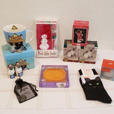 Lot 476: NEW Cat Enthusiast Gift Lot