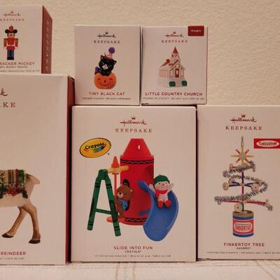 Lot 490: Assorted Hallmark Christmas Ornaments 