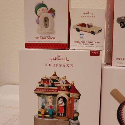 Lot 492: Assorted Hallmark Christmas Ornaments 