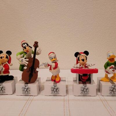 Lot 498: Group of Disney Wireless Christmas Music Group TESTED A+