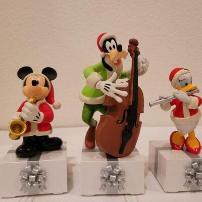 Lot 498: Group of Disney Wireless Christmas Music Group TESTED A+