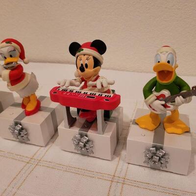 Lot 498: Group of Disney Wireless Christmas Music Group TESTED A+