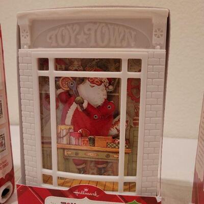 Lot 499: Group of (3) Unused HALLMARK Table Christmas Synchronized Window Scenes (all need new batteries) 