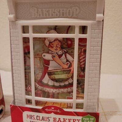 Lot 499: Group of (3) Unused HALLMARK Table Christmas Synchronized Window Scenes (all need new batteries) 