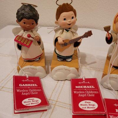 Lot 502: Hallmark Angel Choir Wireless Christmas Deco TESTED A+
