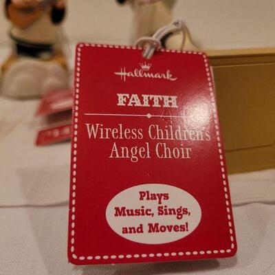 Lot 502: Hallmark Angel Choir Wireless Christmas Deco TESTED A+