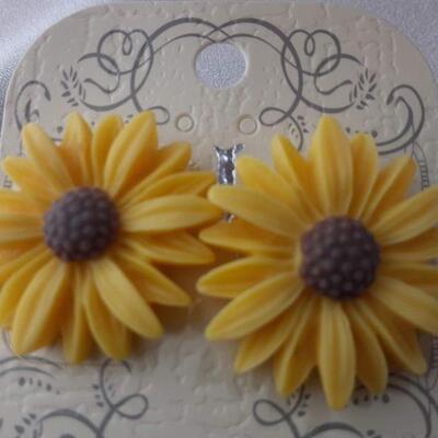 Fun Brown Eyed Susan Earrings