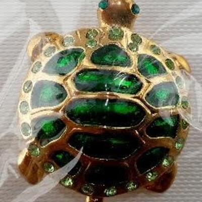 Green Turtle Pin