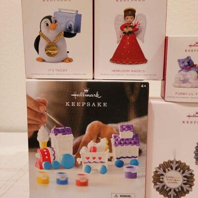 Lot 511: Assorted Hallmark Christmas Ornaments 