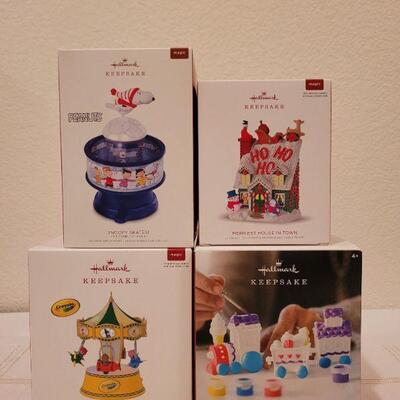 Lot 512: Assorted Hallmark Christmas Ornaments 