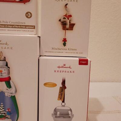 Lot 513: Assorted Hallmark Christmas Ornaments 