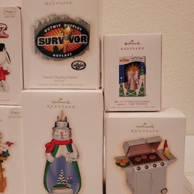 Lot 516: Assorted Hallmark Christmas Ornaments 