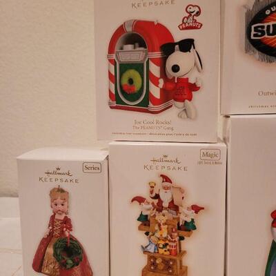 Lot 516: Assorted Hallmark Christmas Ornaments 