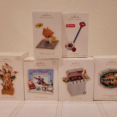 Lot 517: Assorted Hallmark Christmas Ornaments 