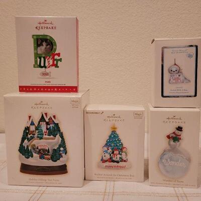Lot 519: Assorted Hallmark Christmas Ornaments 