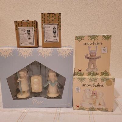 Lot 533: Assorted Dept 56 Snowbabies Christmas Figures 