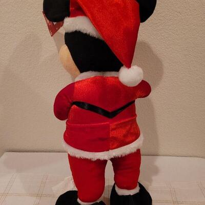 Lot 537: Mickey Mouse Indoor Home Christmas Deco 