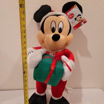 Lot 537: Mickey Mouse Indoor Home Christmas Deco 
