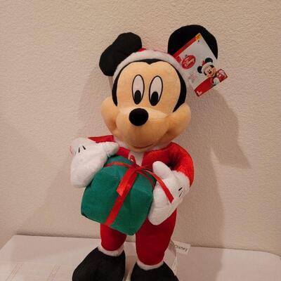 Lot 537: Mickey Mouse Indoor Home Christmas Deco 